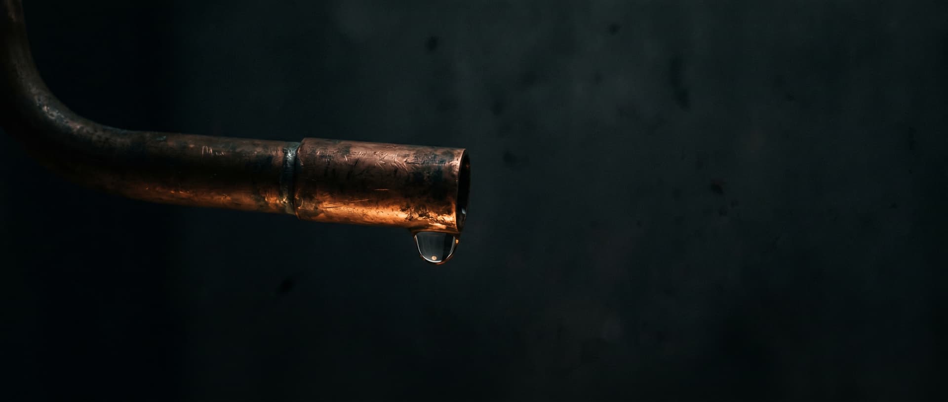 Emergency plumbing repair of a burst copper water pipe on the Gold Coast